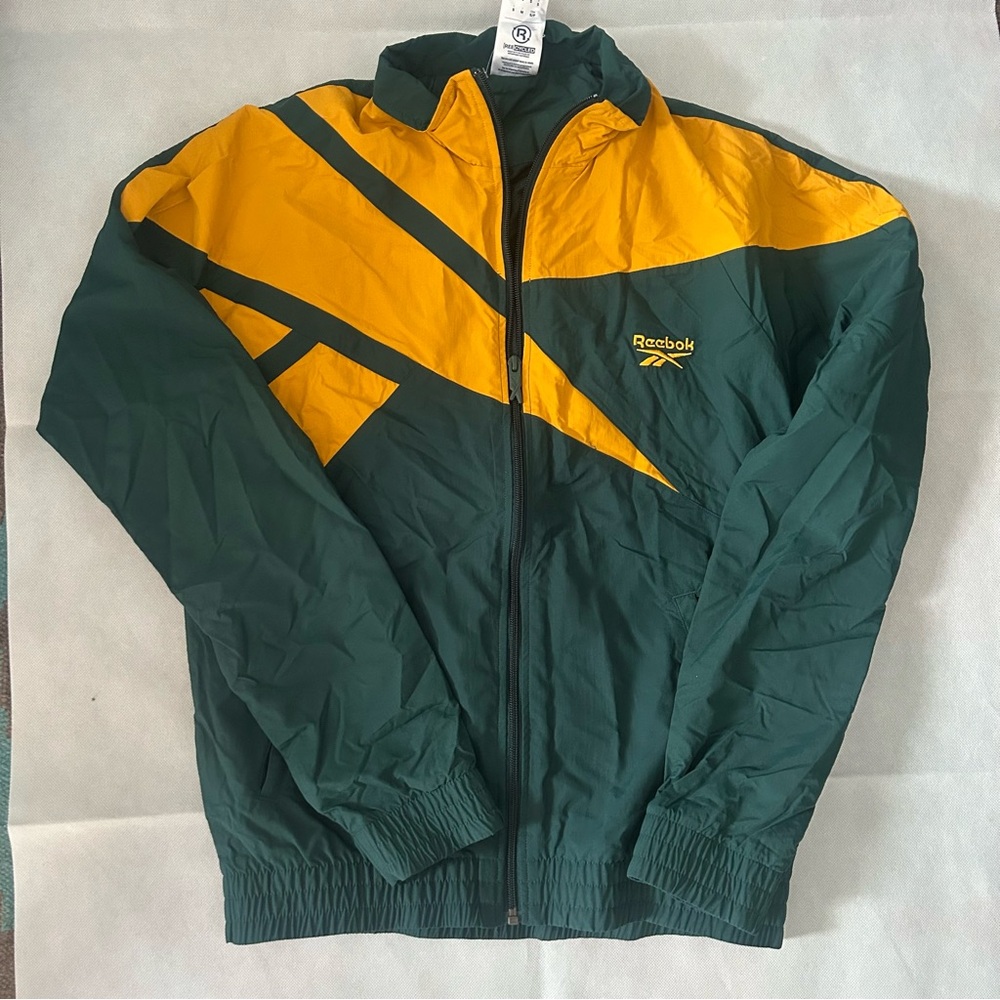 Reebok old school style windbreaker jacket with front large logo hit
